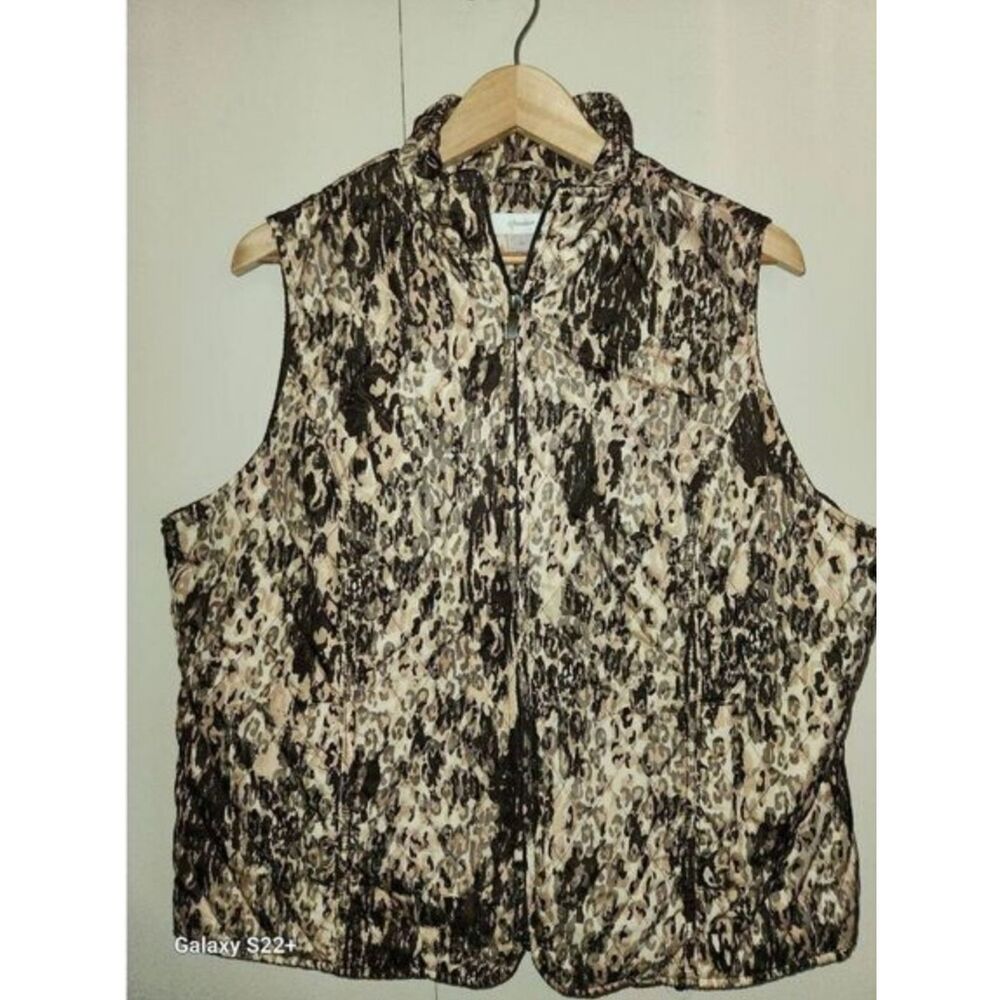 V17 CJ Banks Sleeveless Quilted Brown Camo Print Vest - Neutral Tones